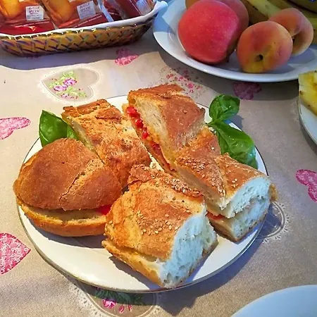 La Chiocciola فندق مبيت وإفطار كاستيلوزو
