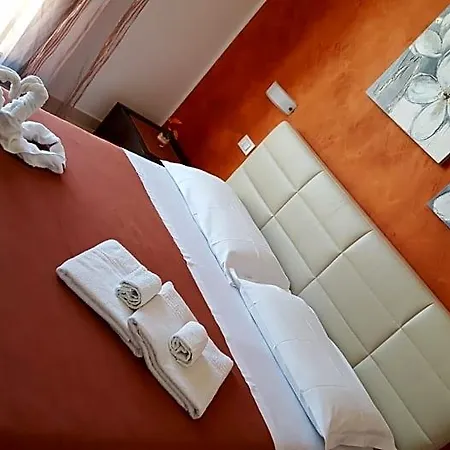 فندق مبيت وإفطار La Chiocciola كاستيلوزو